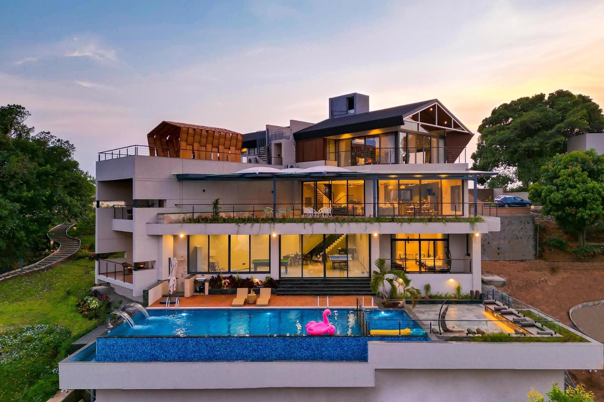 Pearl Lakeview Mansion By Stayvista - Lakeside Villa With Infinity Pool, Jacuzzi, In-House Theatre & Games Room Игатпури Экстерьер фото